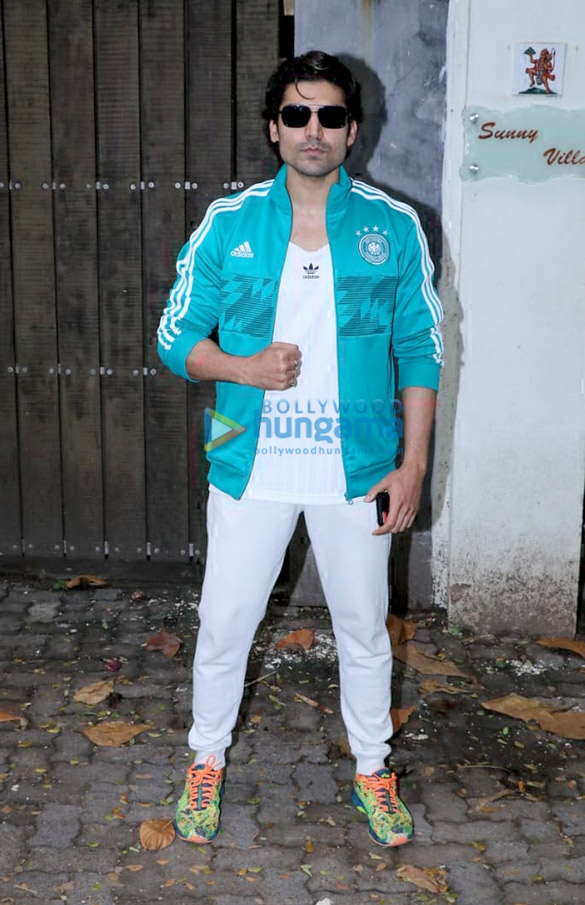 Gurmeet Choudhary spotted at Sunny Super Sound in Juhu Gurmeet Choudhary spotted at Sunny Super Sound in Juhu
