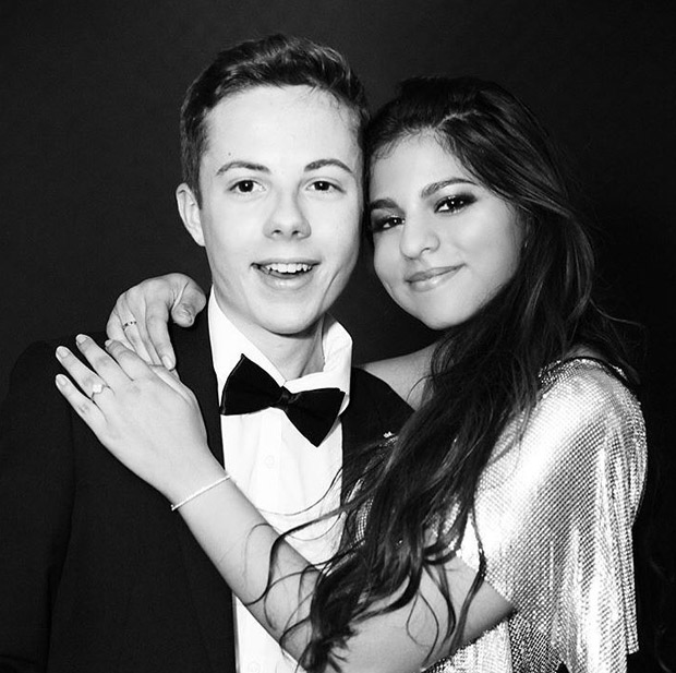 Hot Damn! Who is Suhana Khan’s handsome mystery man? (see pic)