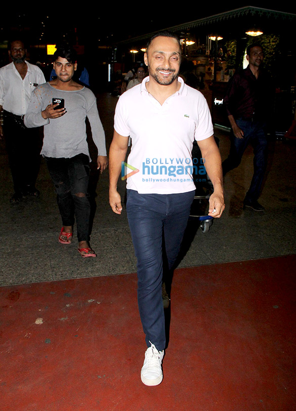 hrithik roshan parineeti chopra and others snapped at the airport 5