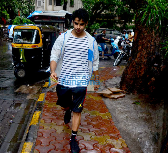 ishaan khattar spotted in bandra 1