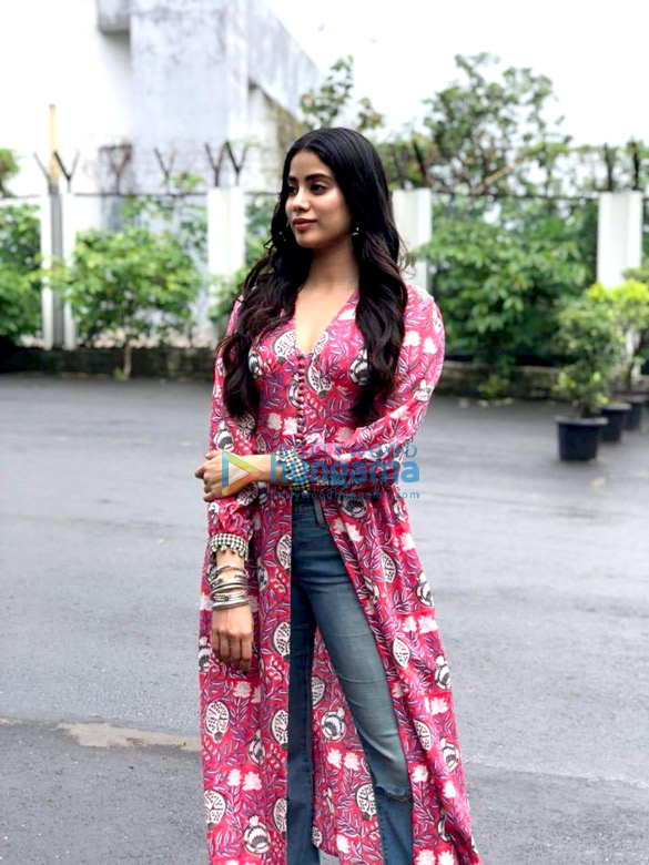 janhvi kapoor snapped at film city goregaon 4