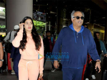 Kareena Kapoor Khan, Gauahar Khan and others snapped at the airport