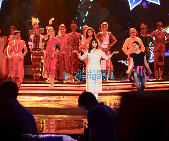 kareena kapoor khan madhuri dixit and jacquline fernandez snapped at dance rehearsal for femina miss india 2