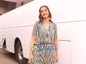 Kareena Kapoor Khan, Sonam Kapoor, Swara Bhaskar and Shikha Talsania spotted at Mehboob studio in Bandra