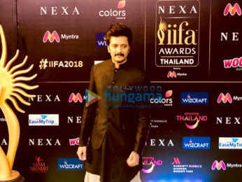Kriti Sanon, Shraddha Kapoor, Anil Kapoor, Varun Dhawan and others snapped at the green carpet of IIFA Rocks 2018