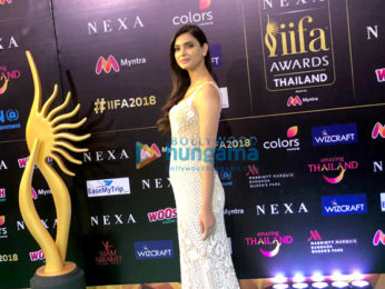 Kriti Sanon, Shraddha Kapoor, Anil Kapoor, Varun Dhawan and others snapped at the green carpet of IIFA Rocks 2018