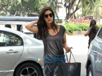 Kriti Sanon snapped at Kromakay salon in Juhu
