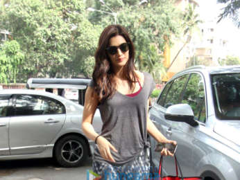 Kriti Sanon snapped at Kromakay salon in Juhu