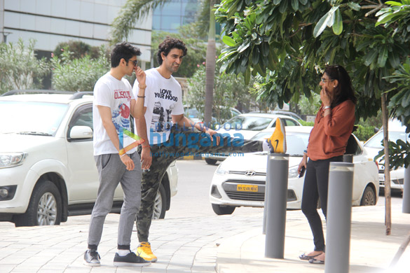 kunal kapoor snapped with family at bkc 1