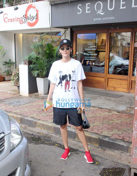 mandana karimi spotted at sequel cafe in bandra 1 2