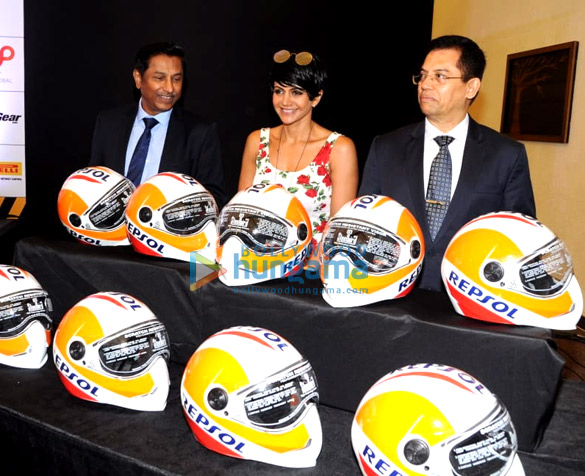 mandira bedi snapped at top gear event 2