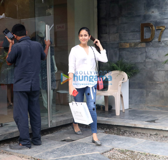 mira rajput spotted at a store 005 3