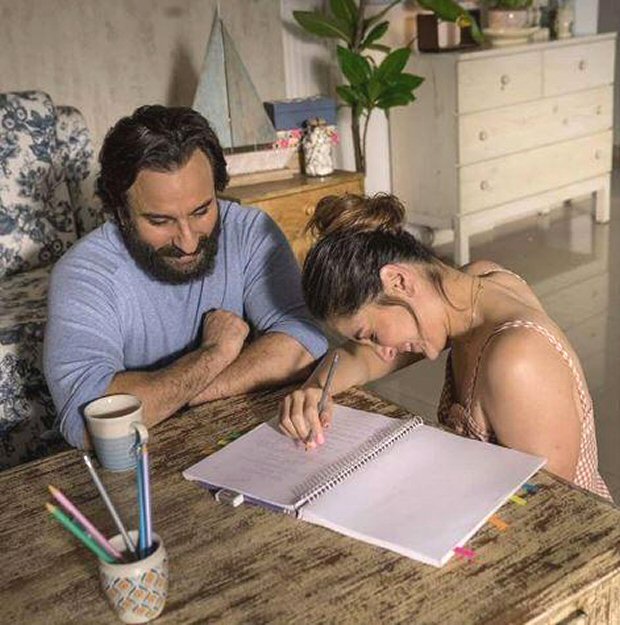 PHOTOS: Saif Ali Khan and Kareena Kapoor Khan look SMITTEN by each other in this commercial shoot PHOTOS: Saif Ali Khan and Kareena Kapoor Khan look SMITTEN by each other in this commercial shoot