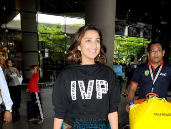 Ajay Devgn, Parineeti Chopra, Arjun Rampal and Arjun Kapoor snapped at the airport 005 (1)