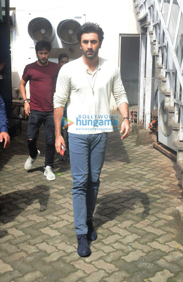 ranbir kapoor vidhu vinod chopra and rajkumar hirani promote sanju at mehboob studios in bandra 6