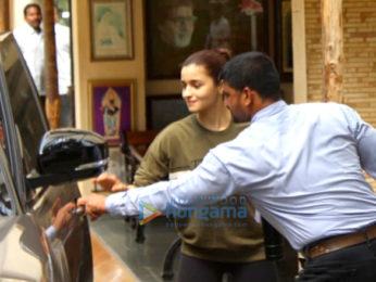 Ranbir Kapoor and Alia Bhatt spotted at Amitabh Bachchan's house in Juhu