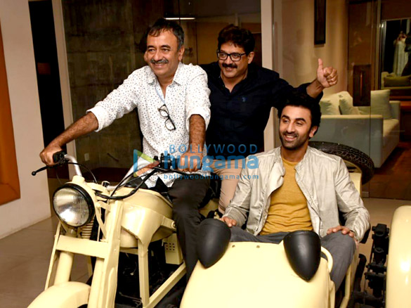 ranbir kapoor and rajkumar hirani snapped promoting their film sanju 6