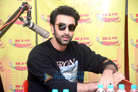 ranbir kapoor promotes sanju on 98 3 fm radio mirchi 6