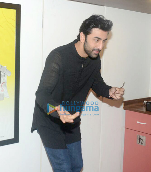 ranbir kapoor snapped at rajkumar hiranis office in andheri 3