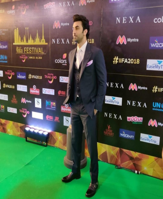 Ranbir Kapoor suits up for IIFA 2018 Awards green carpet