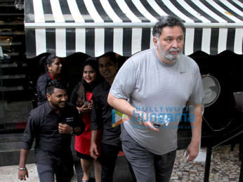 Rishi Kapoor snapped at Tip and Toe salon in Bandra