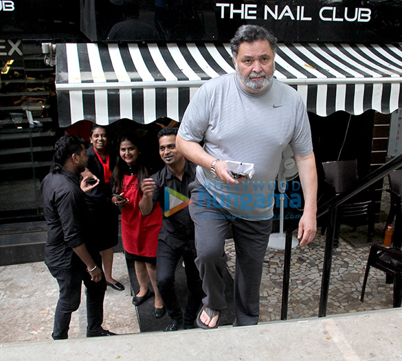 rishi kapoor snapped at tip and toe salon in bandra 2