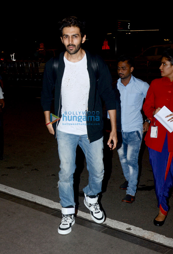 salman khan jacqueline fernandez janhvi kapoor bipasha basu and others snapped at the airport 13