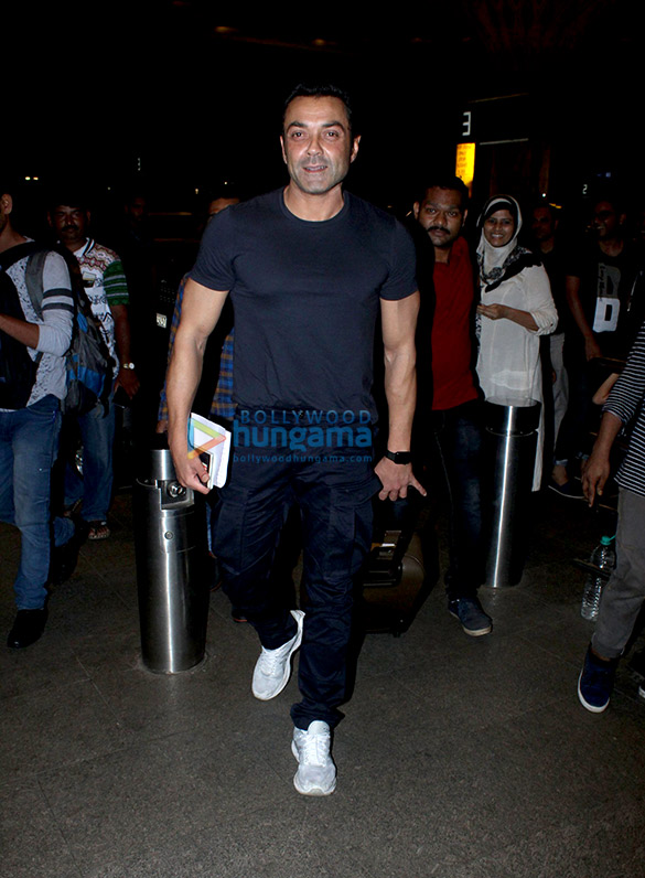 salman khan jacqueline fernandez janhvi kapoor bipasha basu and others snapped at the airport6 1
