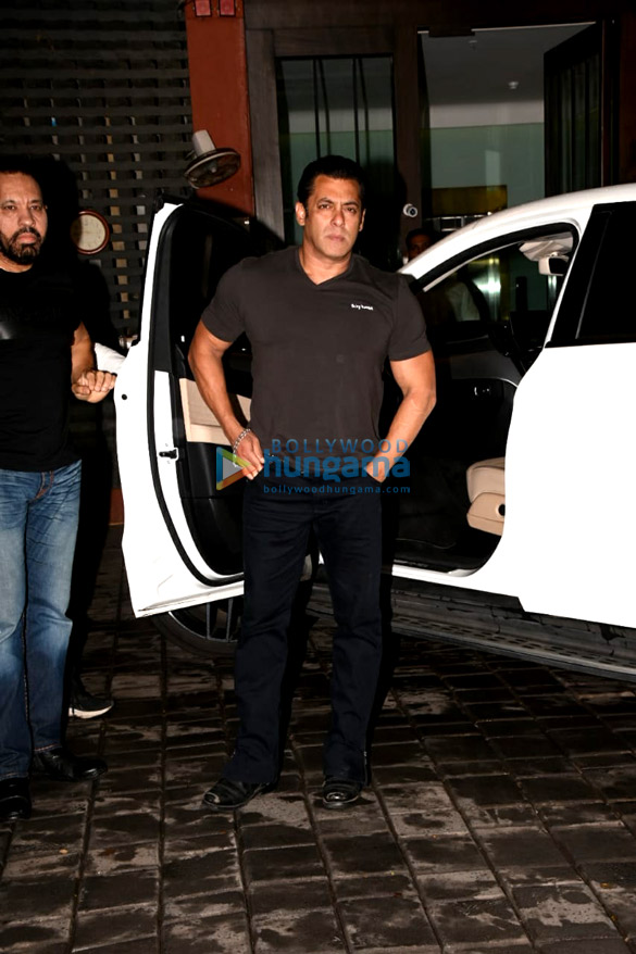 salman khan sonakshi sinha iulia vantur and others snapped at eid party 24