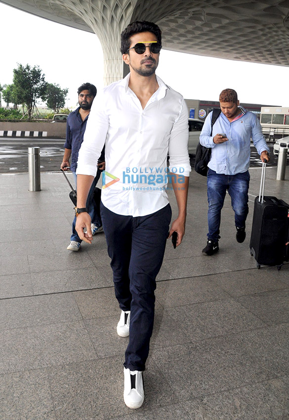 saqib saleem snapped at the airport 5