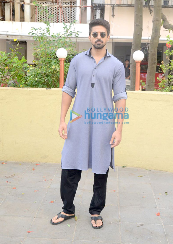 saqib saleem snapped celebrating eid in bandra 4