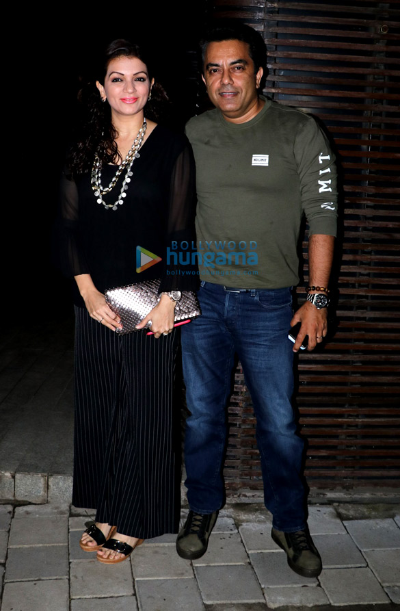 shah rukh khan anushka sharma and others snapped at aanand l rai s birthday bash 6
