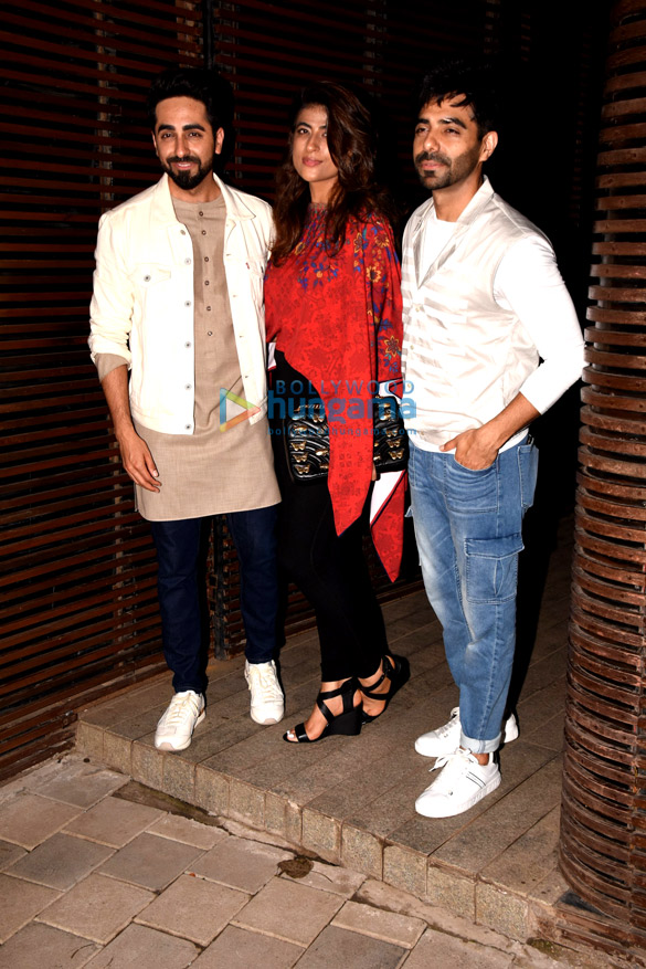 shah rukh khan anushka sharma and others snapped at aanand l rai s birthday bash 8