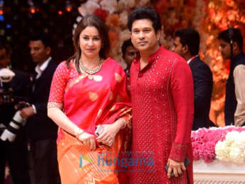 Shah Rukh Khan, Gauri Khan, Ranbir Kapoor and other celebs snapped at Akash Ambani - Shloka Mehta engagement ceremony