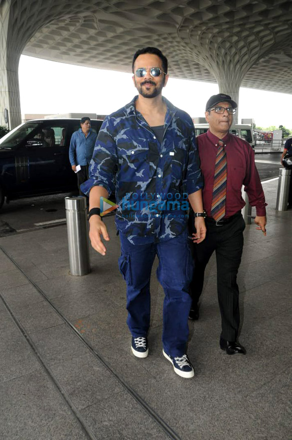 shraddha kapoor suniel shetty urvashi rautela and others snapped at the airport 10