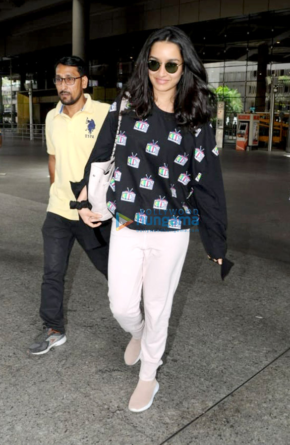 shraddha kapoor and amyra dastur snapped at the airport 5