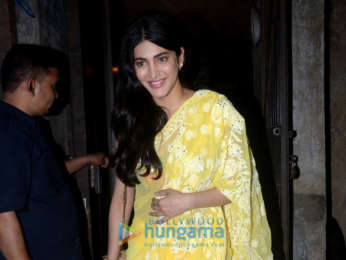 Shruti Haasan snapped with her boyfriend post dinner