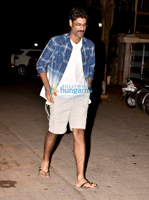 sikander kher snapped in mumbai 2
