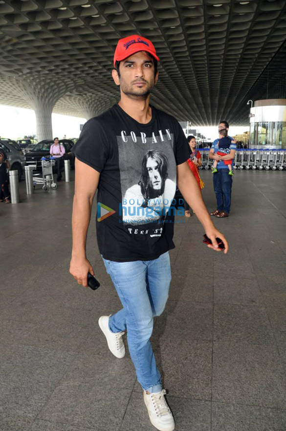 sonakshi sinha rakul preet singh and others snapped at the airport 2
