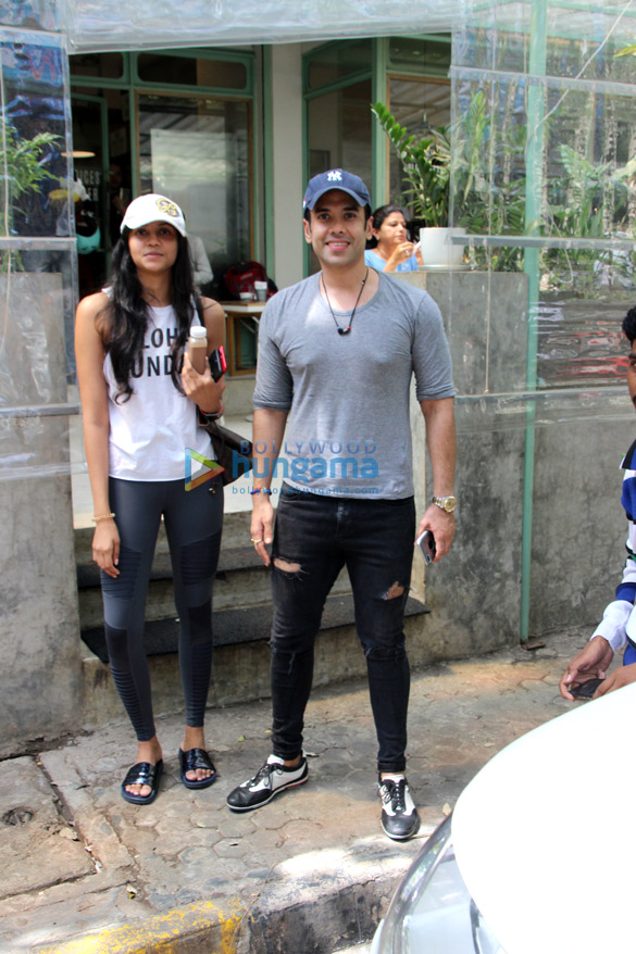 tusshar kapoor snapped at kitchen garden 005 4