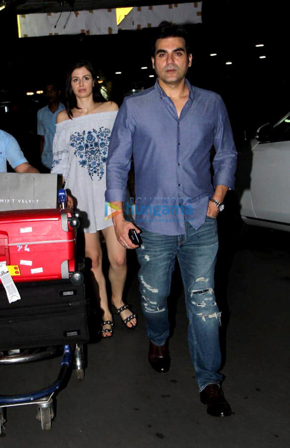 urvashi rautela and sania mirza snapped at the airport 005 1