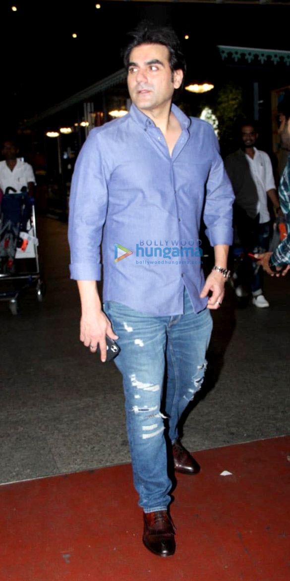 urvashi rautela and sania mirza snapped at the airport 005 2