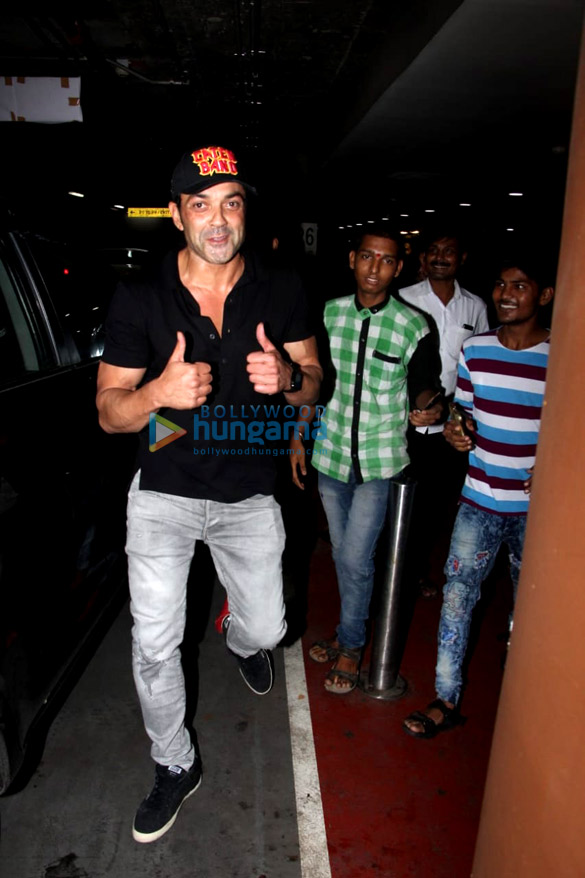 varun arjun bobby deol and others snapped at the airport 5