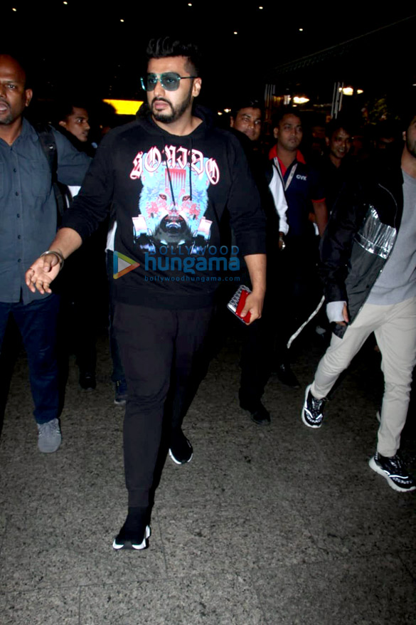 varun arjun bobby deol and others snapped at the airport 7