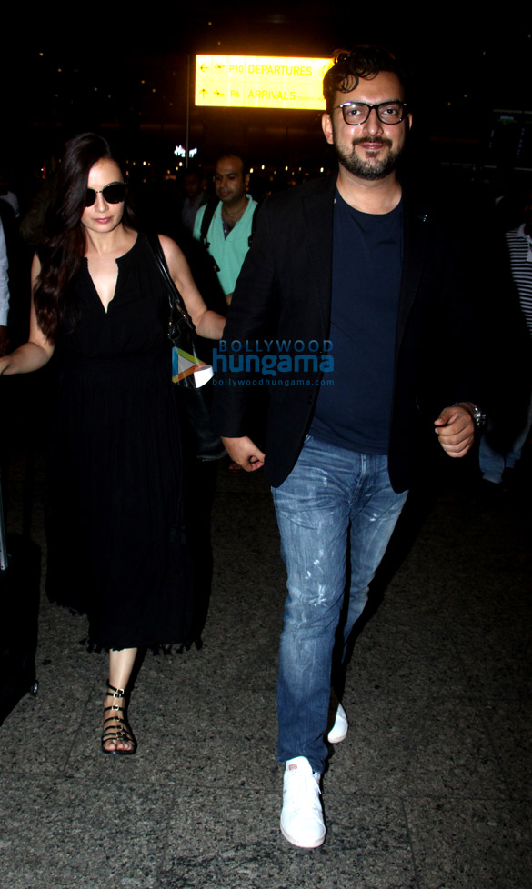 varun dhawan arjun kapoor parineeti chopra bobby deol and others snapped at the airport 1