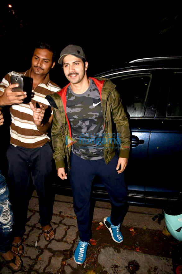 varun dhawan snapped outside the gym in juhu 1