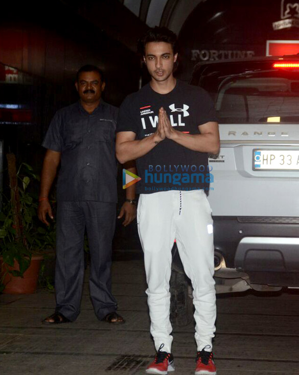 aayush sharma and warina hussain spotted at the gym in bandra 5