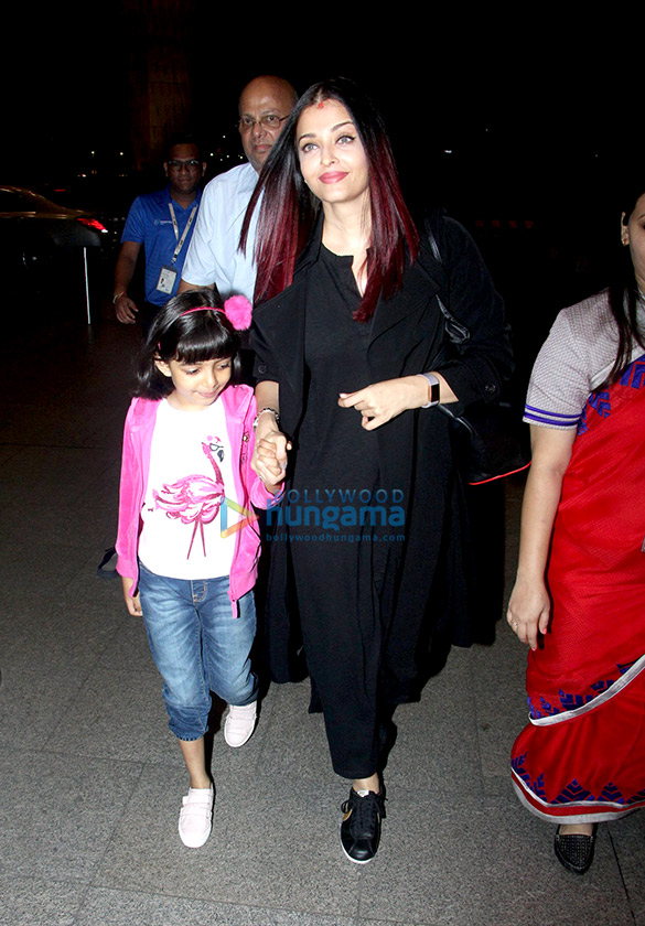 Aishwarya Rai Bachchan, Jackie Shroff, Jackky Bhagnani and others snapped at the airport Aishwarya Rai Bachchan, Jackie Shroff, Jackky Bhagnani and others snapped at the airport