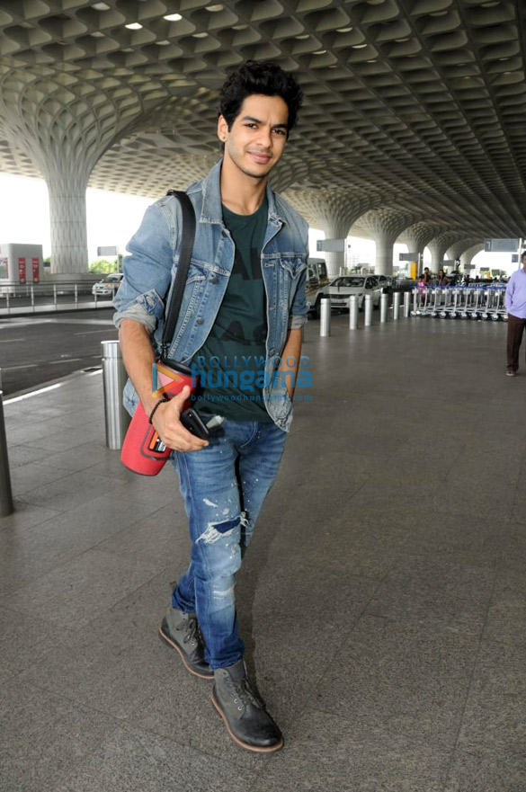 ajay devgn janhvi kapoor ishaan khatter and others snapped at the airport 3