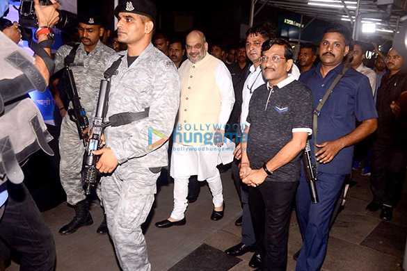 akshay kumar kangana ranaut sachin tendulkar and others grace the premiere of chalo jeete hain 10